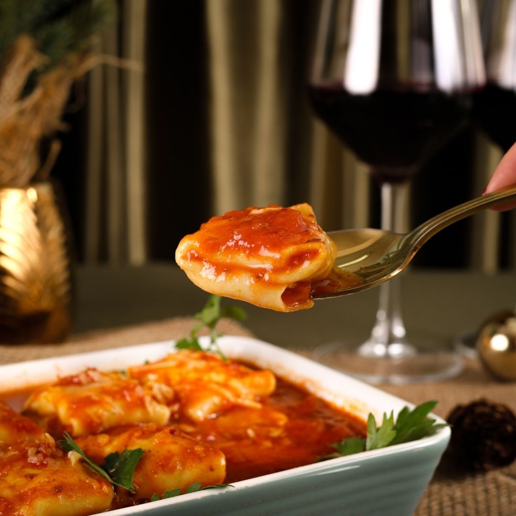 FAGOTTINI DE DAMASCO COM ABACAXI E MOLHO BRANCO