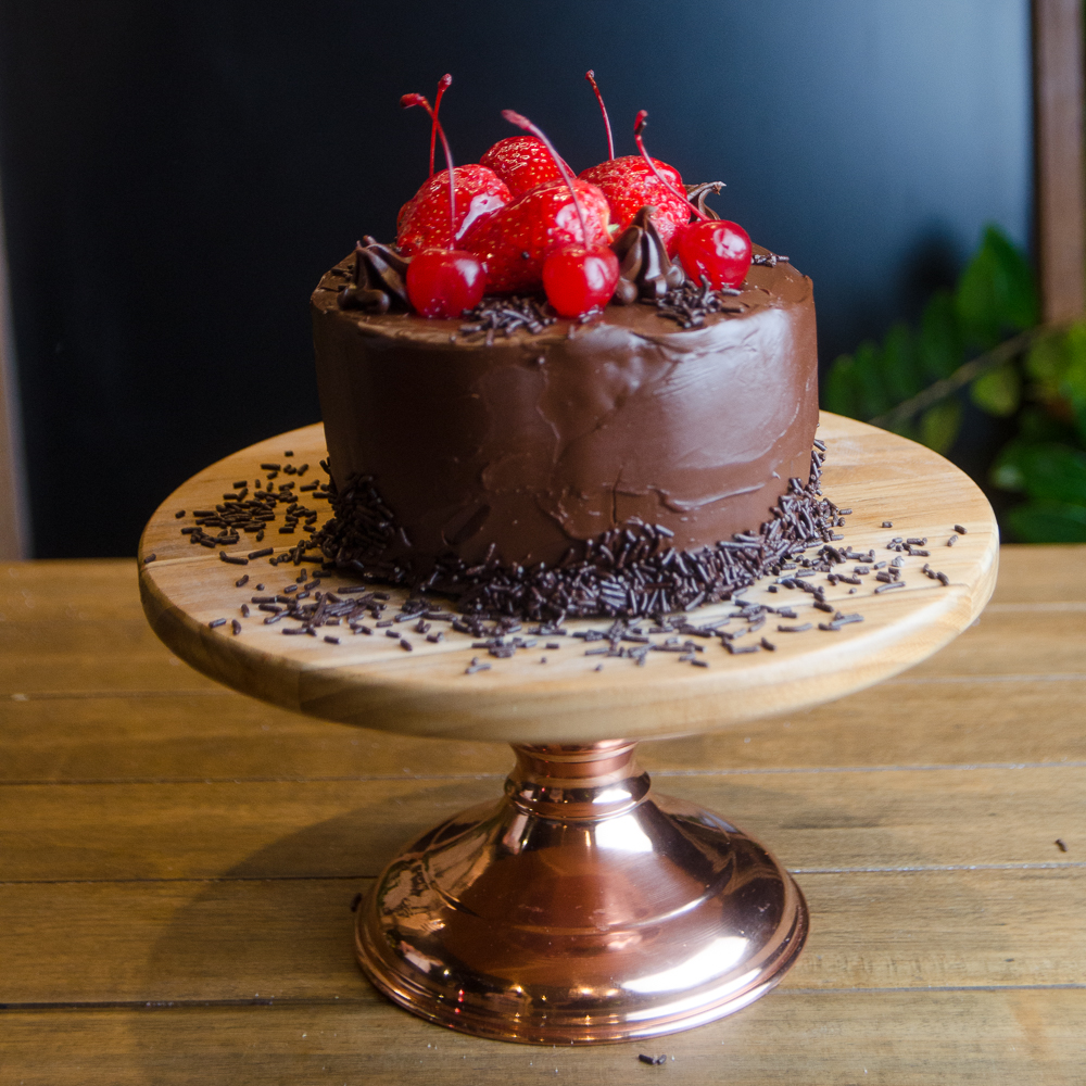 TORTA DE BRIGADEIRO COM MORANGO