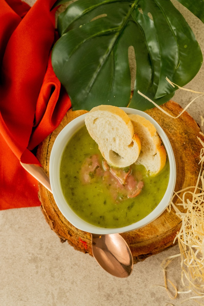 CALDO VERDE COM CALABRESA