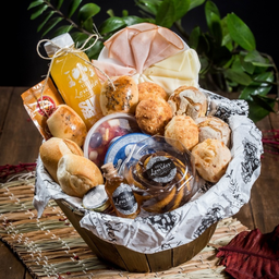 Cesta de Café da Manhã Tradicional